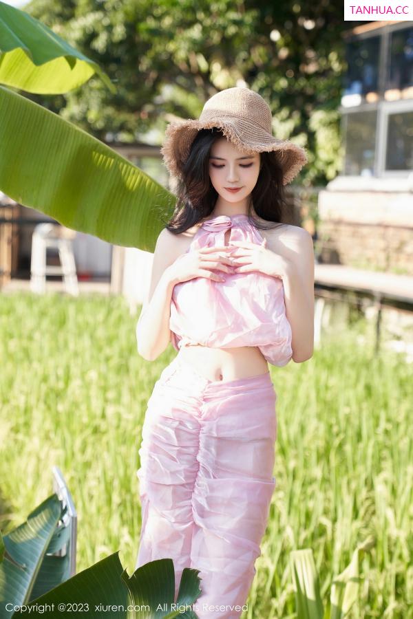 李浅浅  [XiuRen]高清写真图 2023.08.24 No.7281 浅浅Danny 户外美腿第19张图片